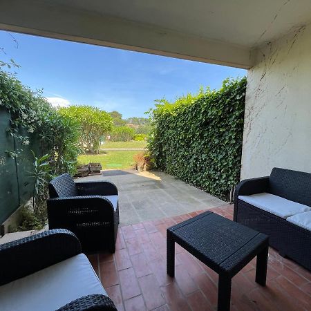 Appartement 2 Pieces En Rez De Jardin Avec Parking Et Piscine Villeneuve-Loubet Bagian luar foto