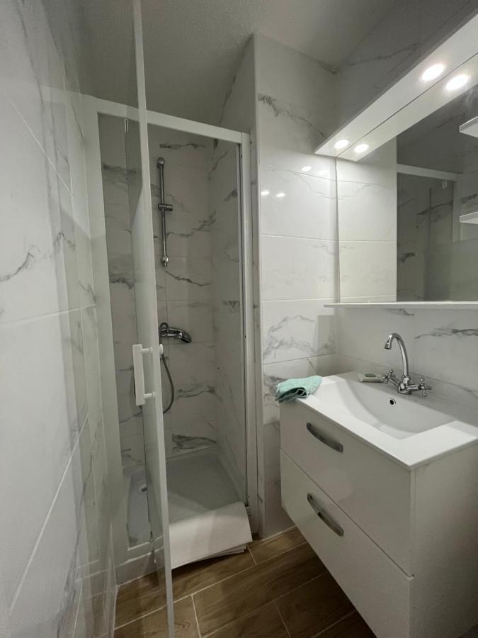 Appartement 2 Pieces En Rez De Jardin Avec Parking Et Piscine Villeneuve-Loubet Bagian luar foto