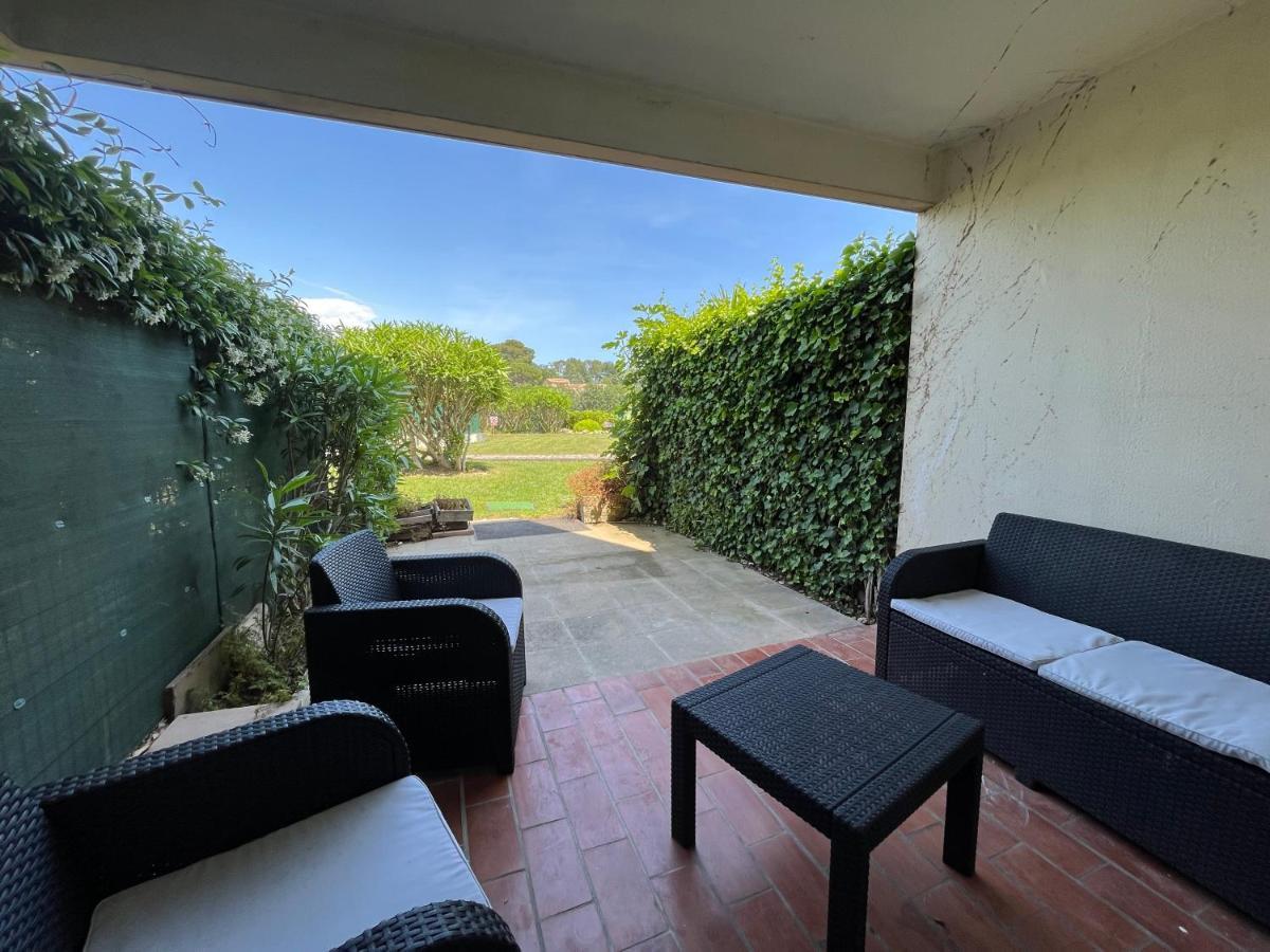 Appartement 2 Pieces En Rez De Jardin Avec Parking Et Piscine Villeneuve-Loubet Bagian luar foto