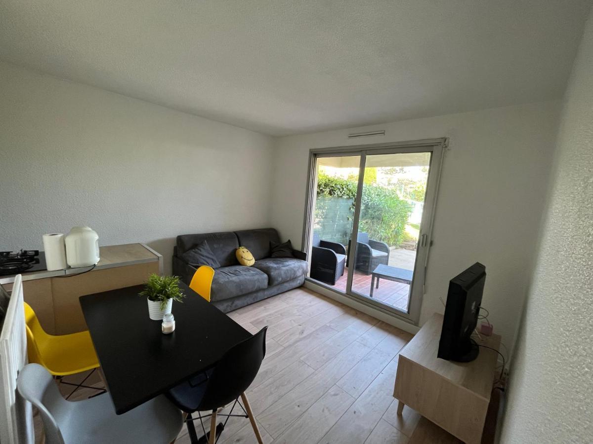 Appartement 2 Pieces En Rez De Jardin Avec Parking Et Piscine Villeneuve-Loubet Bagian luar foto
